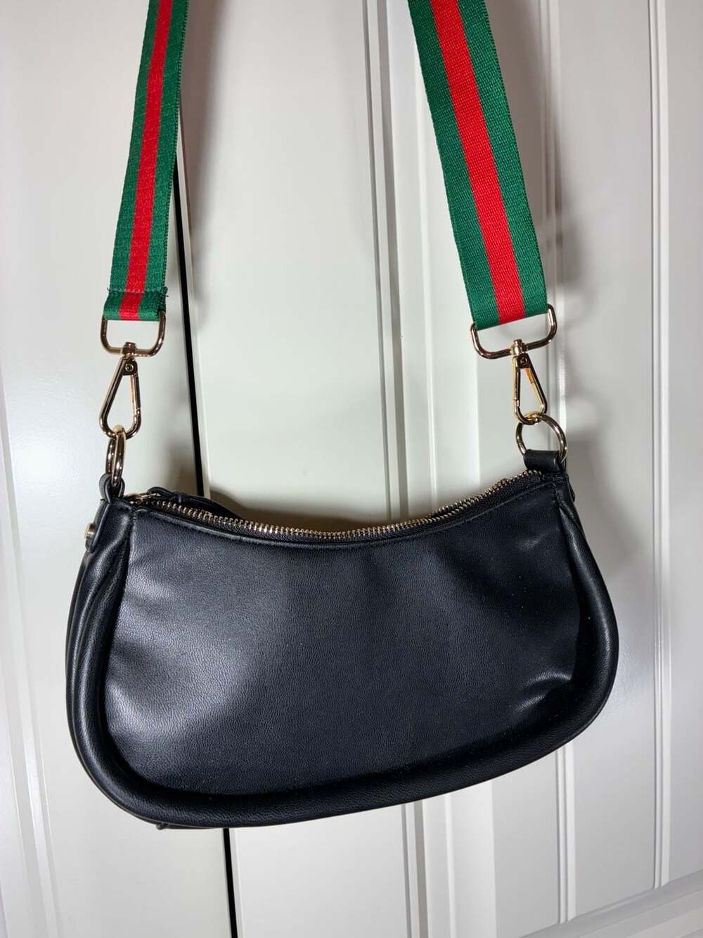 Unbranded Black Leather Shoulder Bag With Green And Red Web Strap